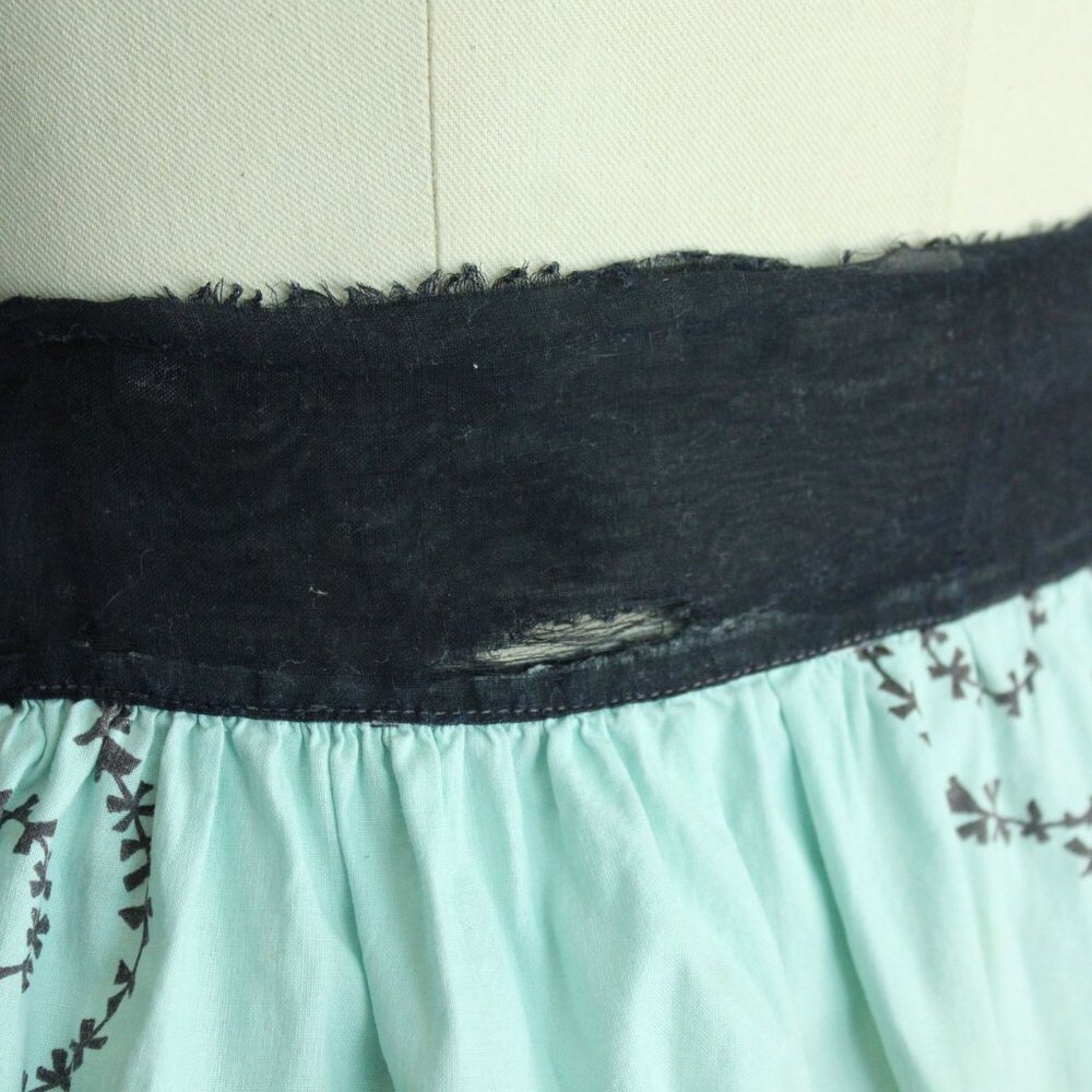 Vintage 1960s Apron, Mint Green and Black Cotton Half Apron with Ricrac Trim - Picture 6 of 10